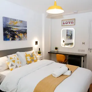 f4-city-luxury-rooms.brighton-hotels-england.com/